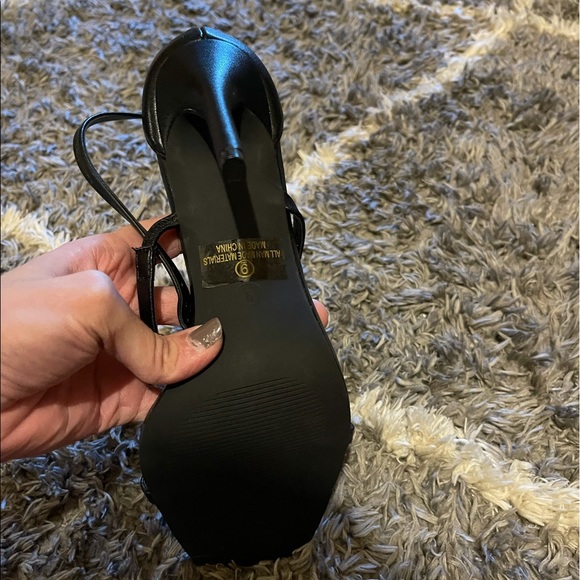 High heels - Picture 3 of 3